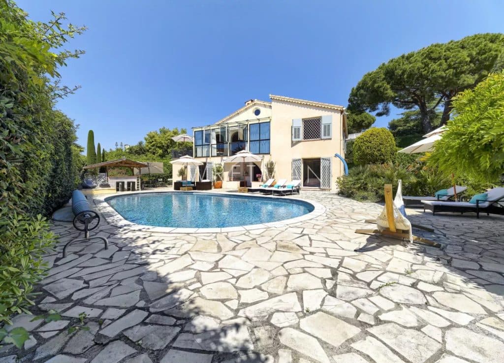 CAP D’ANTIBES – OUEST SIDE – VILLA WITH POOL – CLOSE TO THE SEA — photo 1