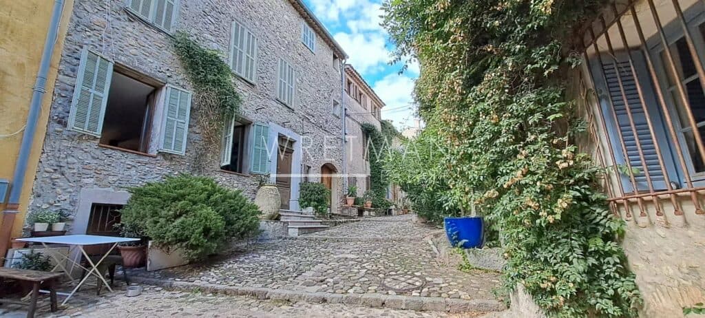 Village house with 2 rooms on mezzanine – Haut de Cagnes sur Mer — photo 1
