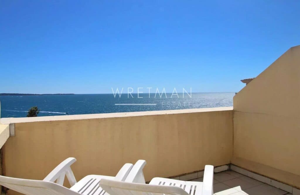 Last floor 2-bedrooms duplex, 2 terraces with sea view – Cannes la Bocca — photo 1