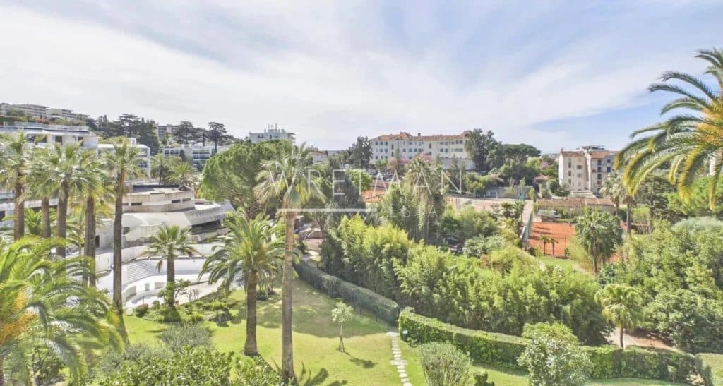 Stunning 1-bedroom apartment with terraces overlooking the park and offering a glimpse of the sea – Cannes Montfleury — photo 1