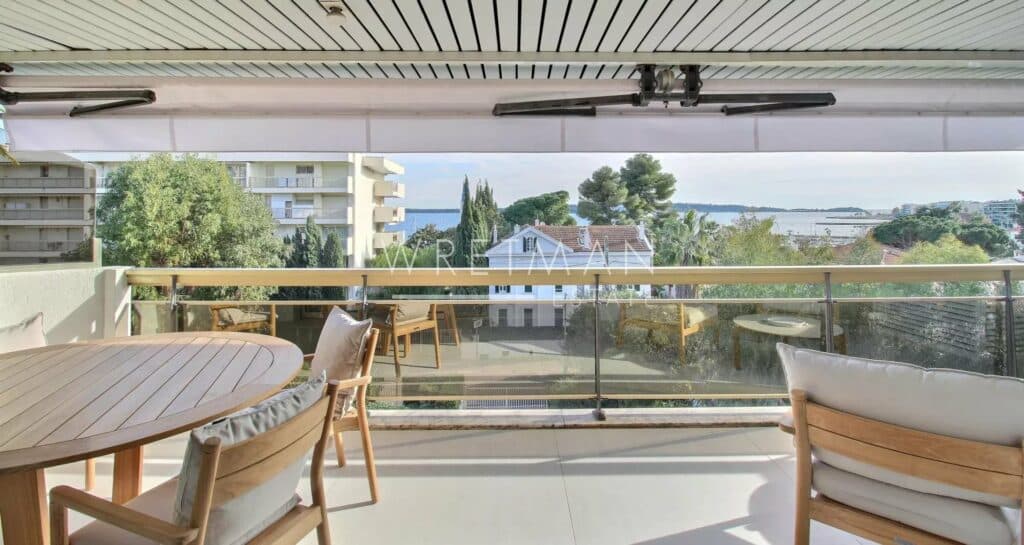 Spacious, modern 4-room apartment with sea view – Cannes Palm Beach — photo 1