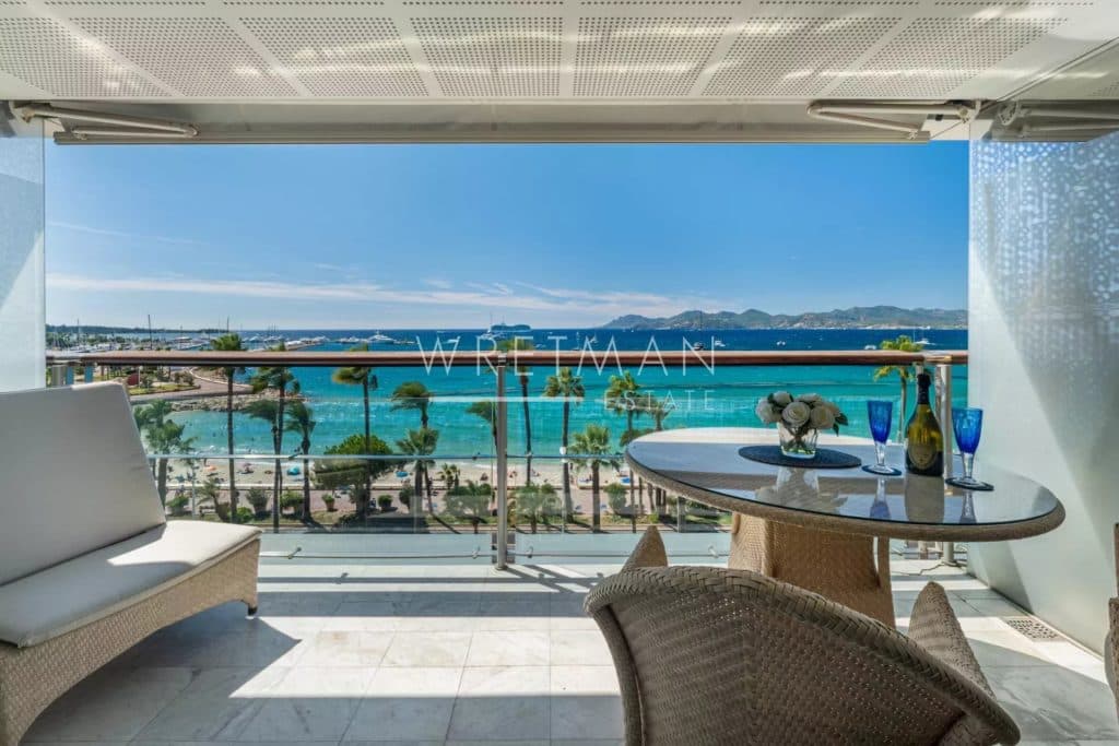 Elegant Seaside Apartment with Terrace and Panoramic Sea View – Cannes Croisette — photo 1