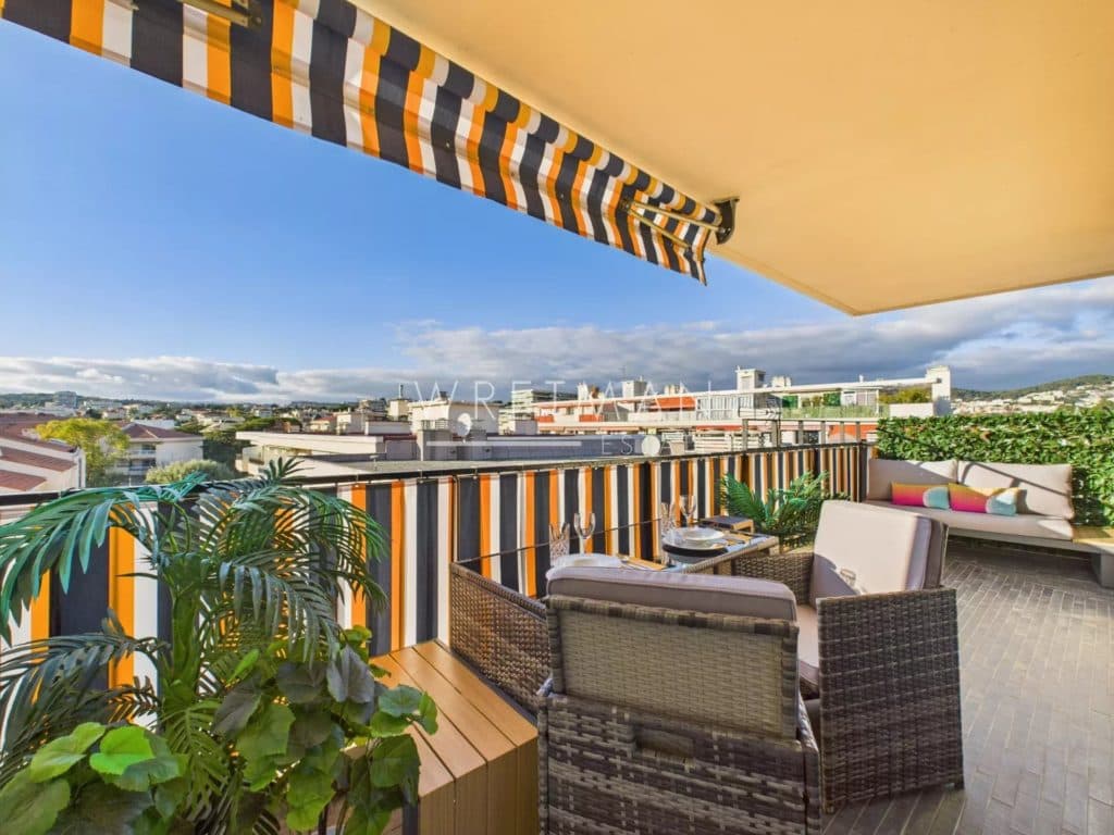 Elegant renovated apartment with terrace, unobstructed views, cellar, and garage – Cannes — photo 1