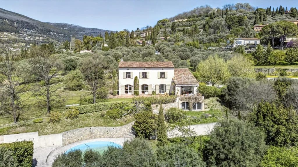 Beautiful property with garden, swimming pool and panoramic views – Grasse — photo 1