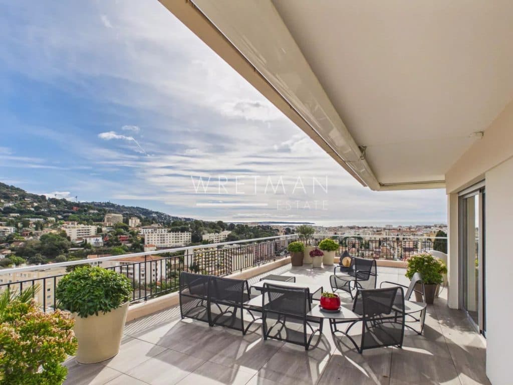 Top-Floor Apartment with Panoramic Views – Le Cannet — photo 1