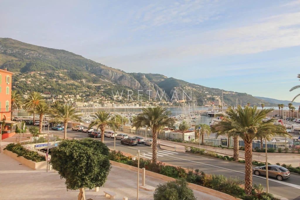Tiny 1 bedroom unit on top floor with sea views – Menton Old Port — photo 1