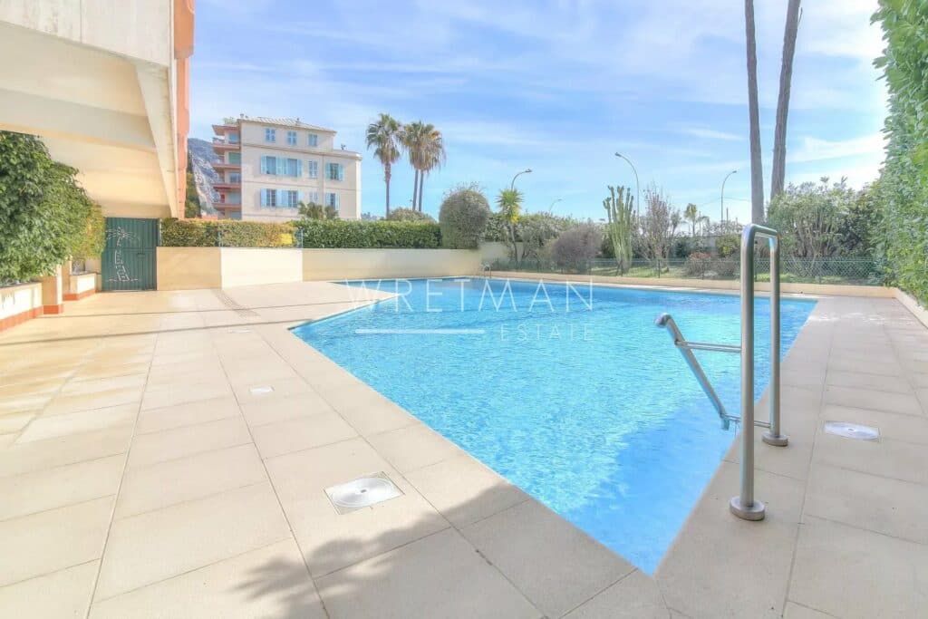 Bright 3-bedroom flat in sea front condominium with pool – Menton Garavan — photo 1