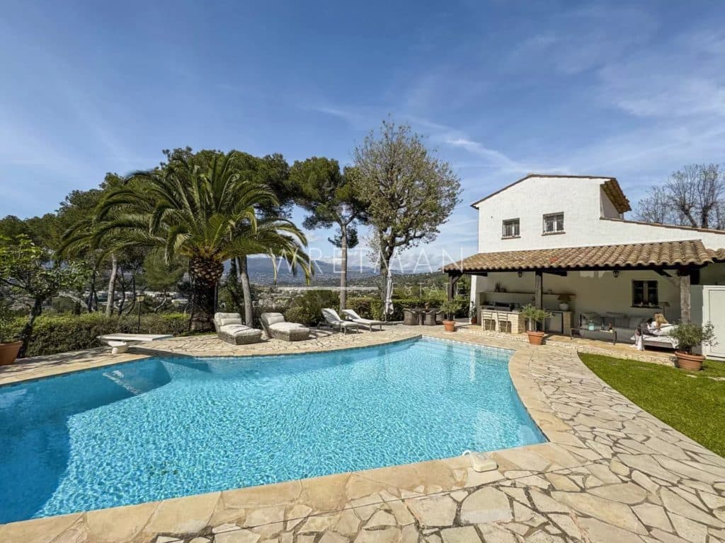 4-Bedroom Villa with Swimming Pool in a Gated Estate – Mougins — photo 1