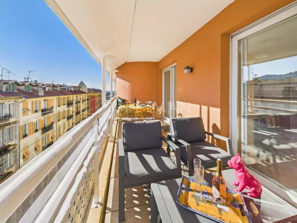 Bright top floor studio with terrace – Nice Port — photo 1