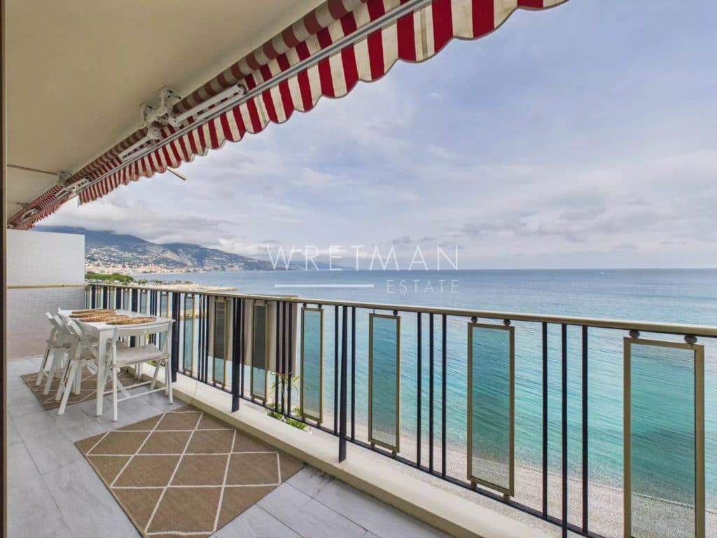 Stunning 2-bedroom apartment on top floor with terrace, garage – Roquebrune Sea front — photo 1