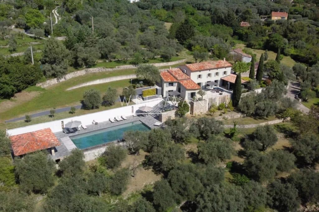 Exceptional bastide with view – Tourrettes — photo 1