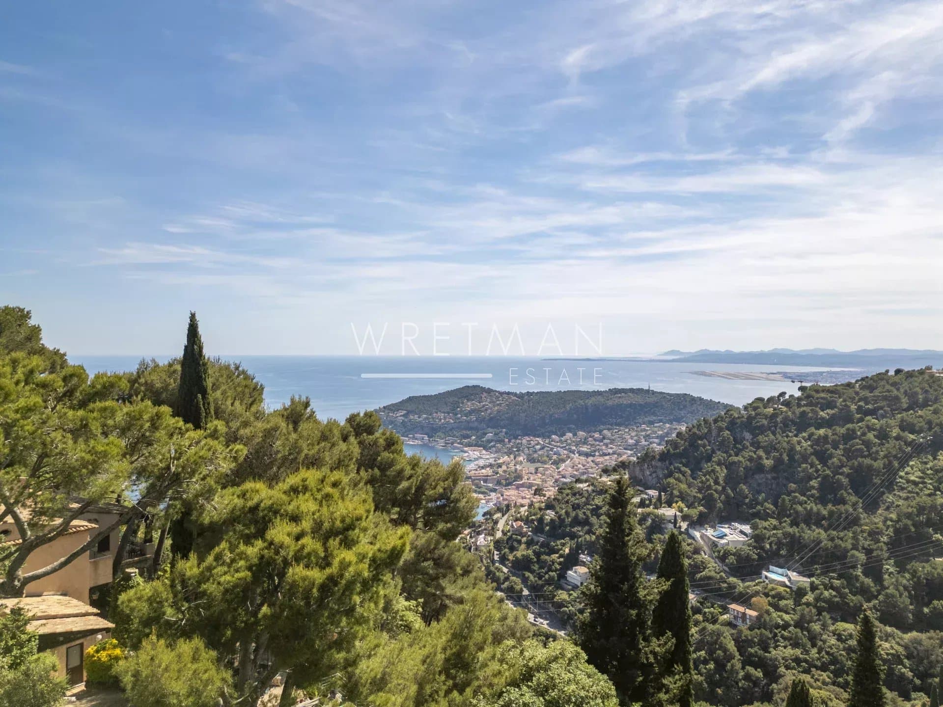 Villefranche-sur-Mer villa, infinity pool and coastline view