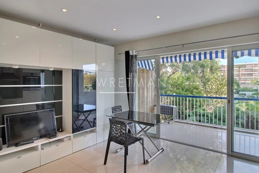 Superb renovated apartment with terrace – Cannes Pointe Croisette — photo 1