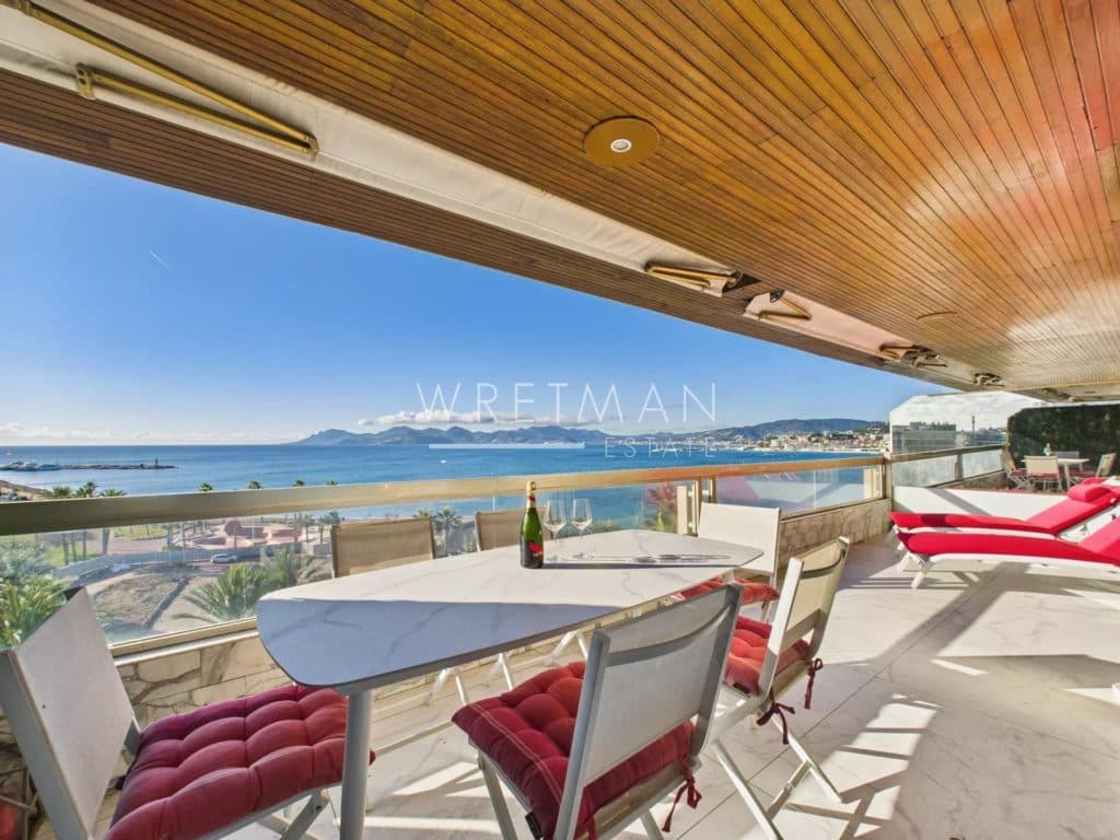 Renovated 3-room apartment with terrace and sea view – Cannes Croisette — photo 1