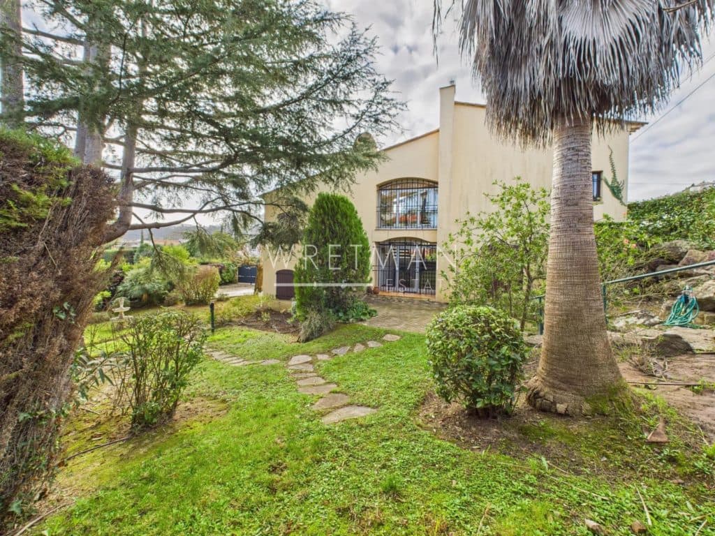 Exceptional property to renovate with a spacious garden in absolute tranquility – Mandelieu la Napoule Minelle — photo 1
