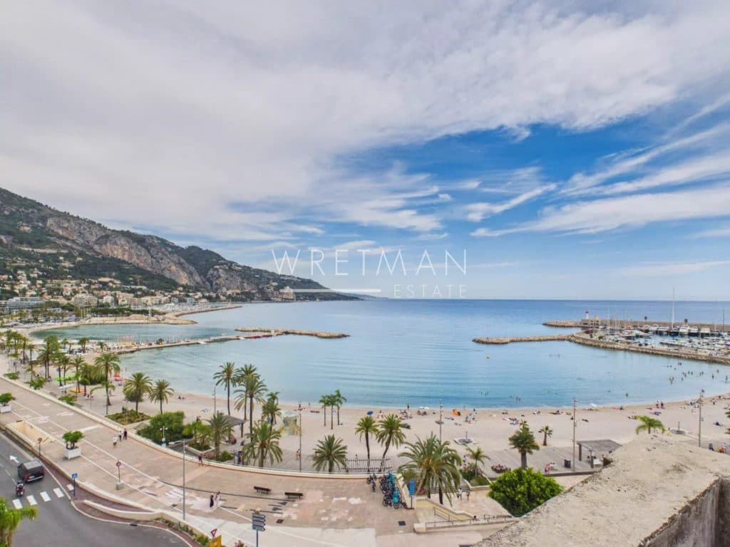 Charming apartment on top floor with terrace and panoramic sea views – Menton Old Town — photo 1