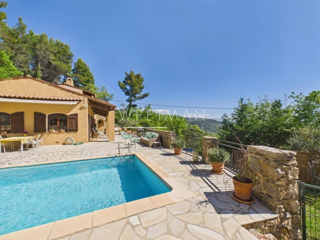 Charming house with view close to village – Seillans — photo 1